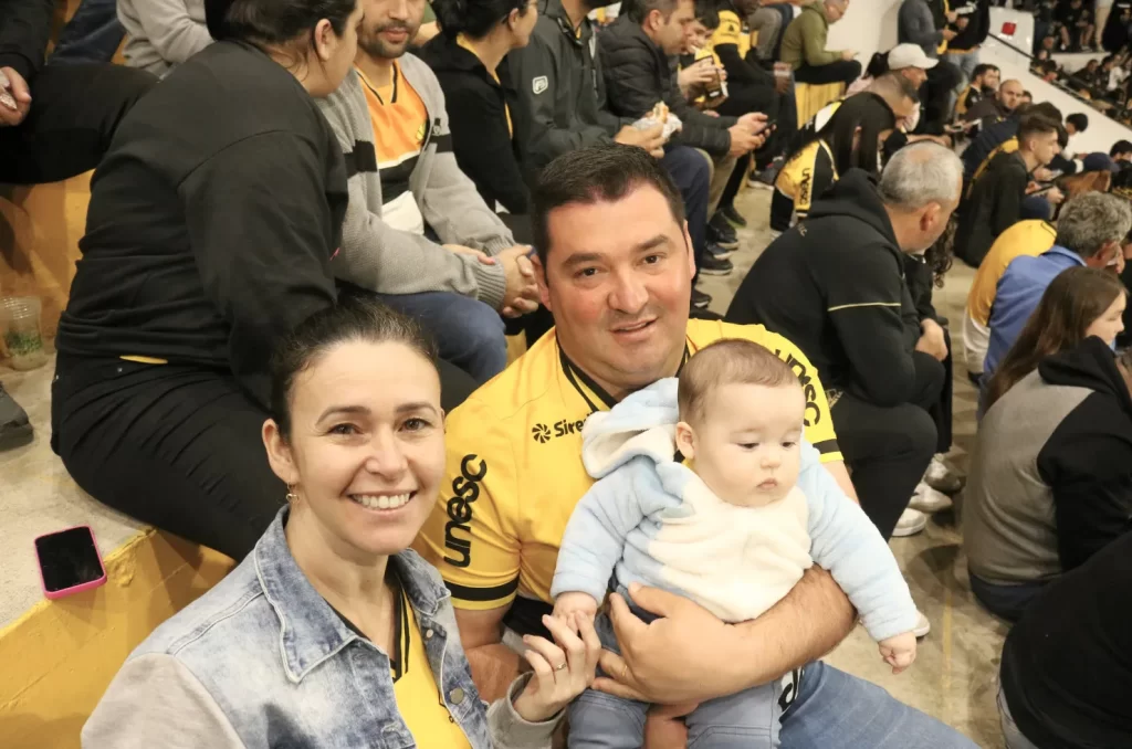 Fotos da torcida do Criciúma no Estádio Heriberto Hülse durante a vitória por 2 a 0 contra o Atlético-GO