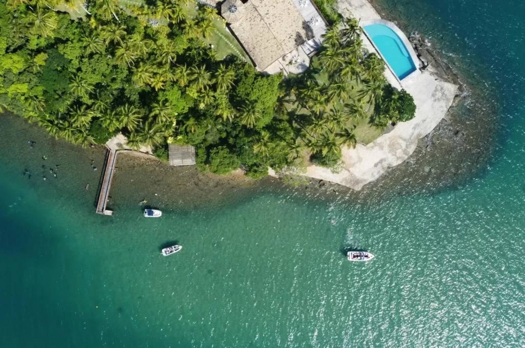 Imóveis de luxo como ilhas paradisíacas, fazendas e minas de ouro no mercado exclusivo para milionários