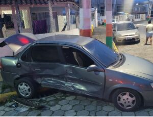 Motorista foge da polícia e causa grave acidente