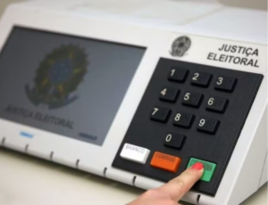 Mulher demitida por não votar em candidato do patrão será indenizada