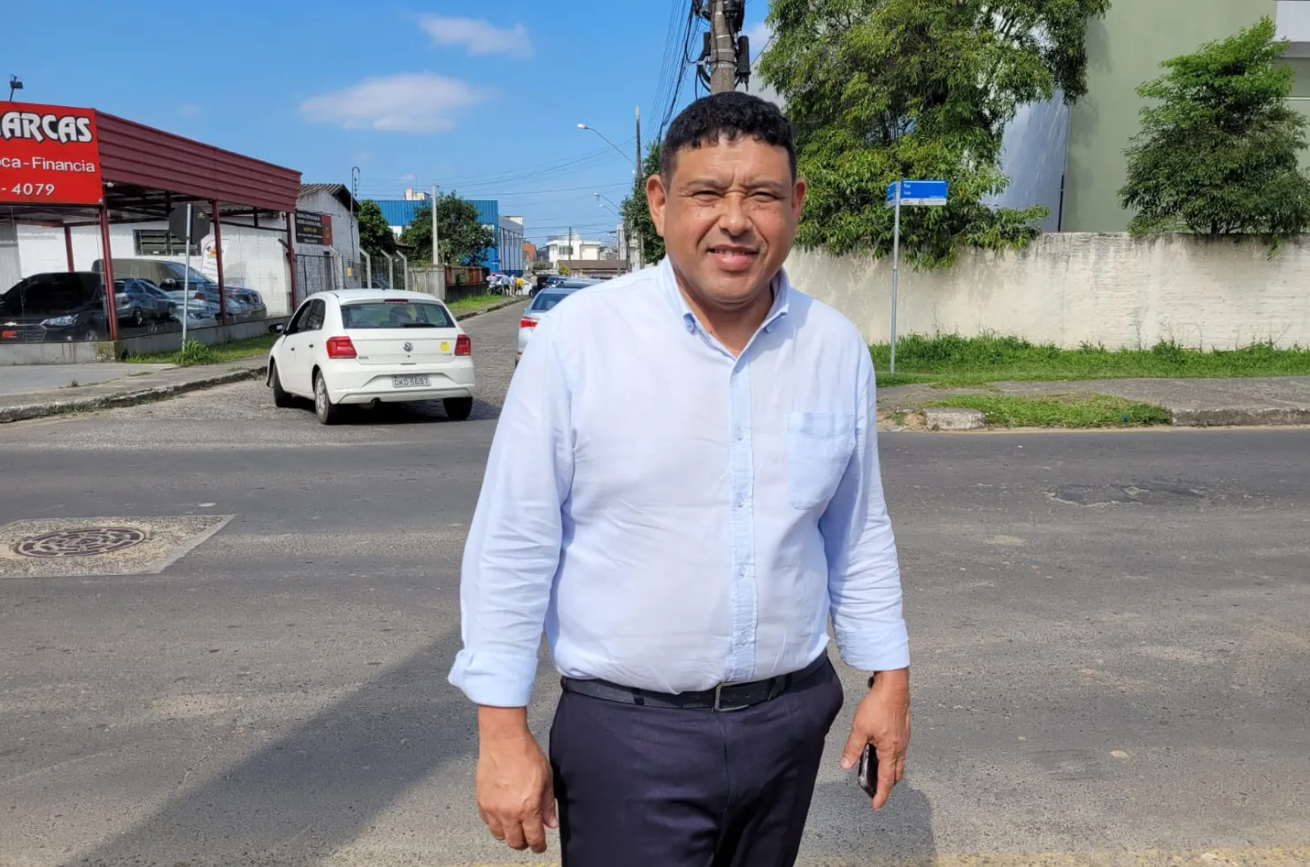 Candidato Jorge Godinho fazendo avaliação durante as eleições 2024 em Criciúma