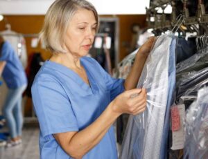 Vídeo: O segredo para deixar as roupas com cara de nova