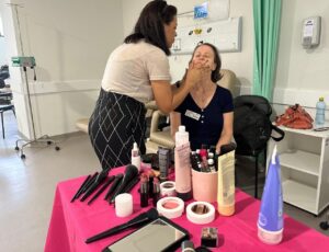 Pacientes da Unacon participam de ação do Outubro Rosa