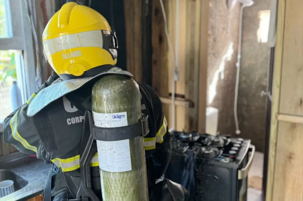 Corpo de Bombeiros em ação durante incêndio em Siderópolis