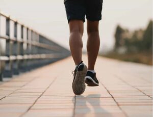 Quanto devo caminhar por dia para perder peso?