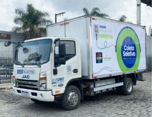Recicla BC testa caminhão elétrico em Balneário Camboriú