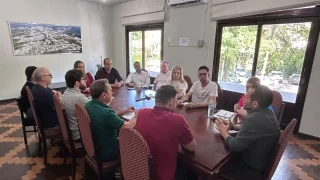 Reunião de transição entre os governos de Jair Nandi e Stela Talamini