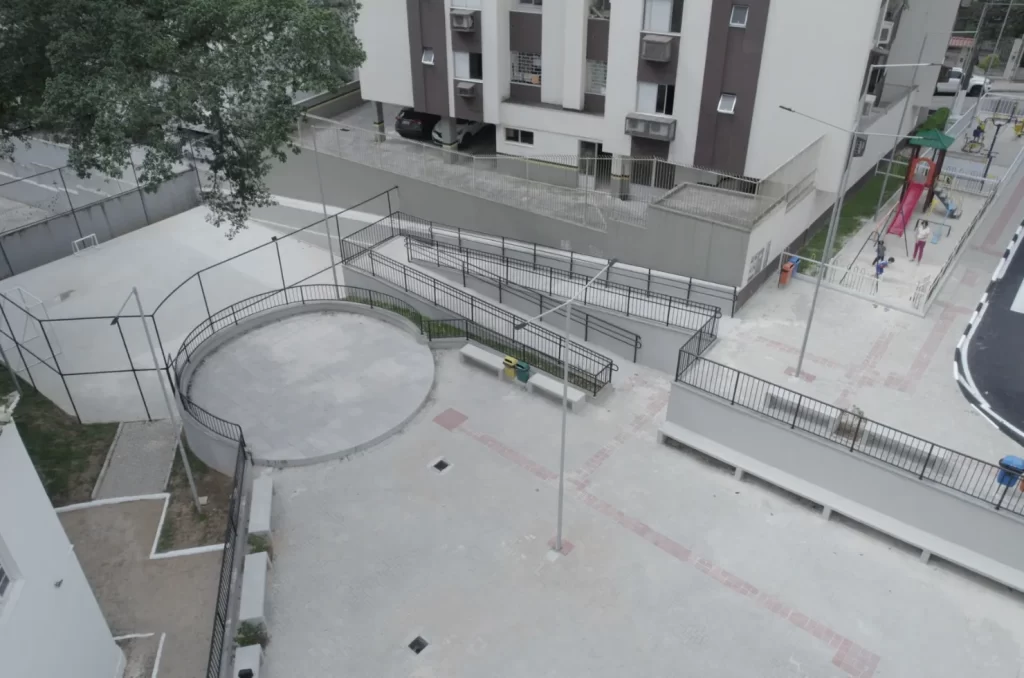 Revitalização da Praça Abelle Colle em Criciúma, com melhorias na acessibilidade e segurança