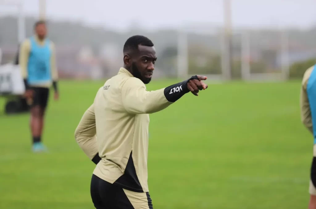Yannick Bolasie durante treino do Criciúma, nesta quarta-feira (02)