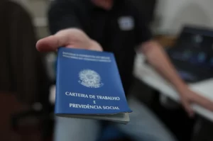 Mais de 9,6 mil vagas de emprego são ofertadas em SC