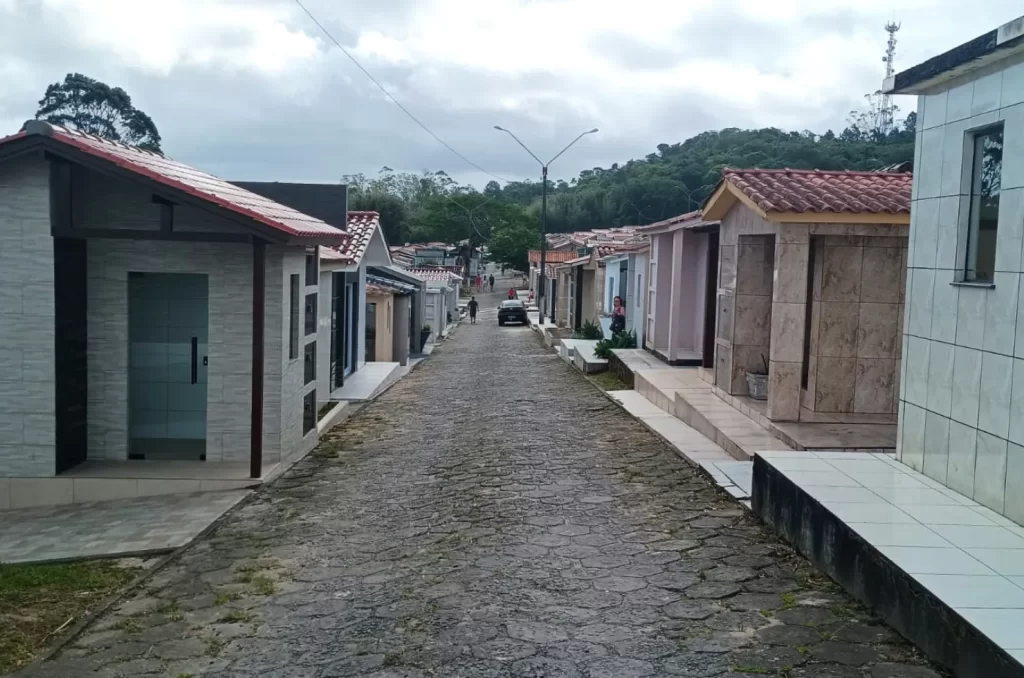Cemitério de Sombrio, preparado para o Dia de Finados