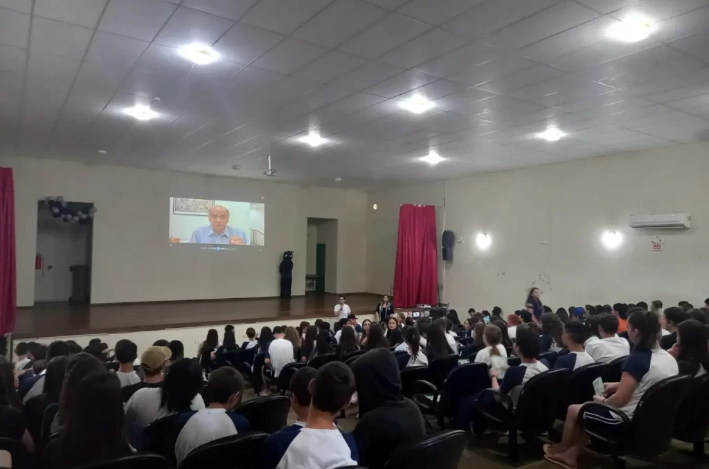 Palestra na EEB Timbé do Sul sobre dengue e leptospirose