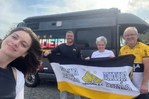 Torcedores do Criciúma viajam de motorhome para o Maracanã