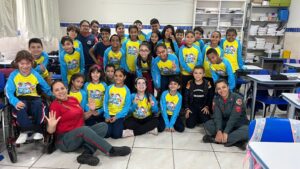 Programa Golfinho ensina segurança aquática para crianças de São José