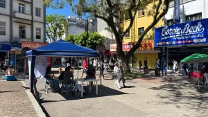 [VÍDEO] Sábado de movimento tranquilo no Centro de Criciúma