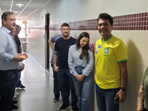 Clésio Salvaro vota acompanhado de Vaguinho e Salésio