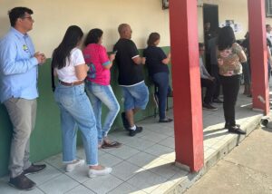 Filas e urna travada movimentam votação em Balneário Rincão