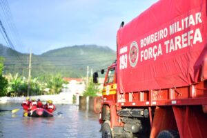 Equipes de Força-Tarefa dos bombeiros estão em sobreaviso por conta das chuvas em SC