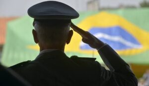 Escolas cívico-militares: estudo revela investimento milionário e piora de 8% no IDEB