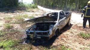 Incêndio em veículo mobiliza bombeiros em Morro da Fumaça
