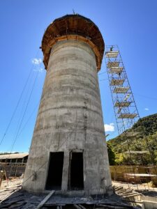 Teste de inclinação de réplica da Torre de Pisa será realizado em município de SC
