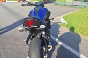 Condutor de motocicleta com dispositivo anti-radar é flagrado na SC-401