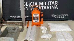 Polícia prende dupla por tráfico e encontra 1,1 kg de cocaína em SC