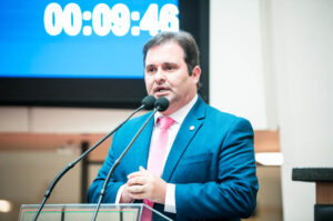 Ataques de facções e reação da PM repercutem na Alesc