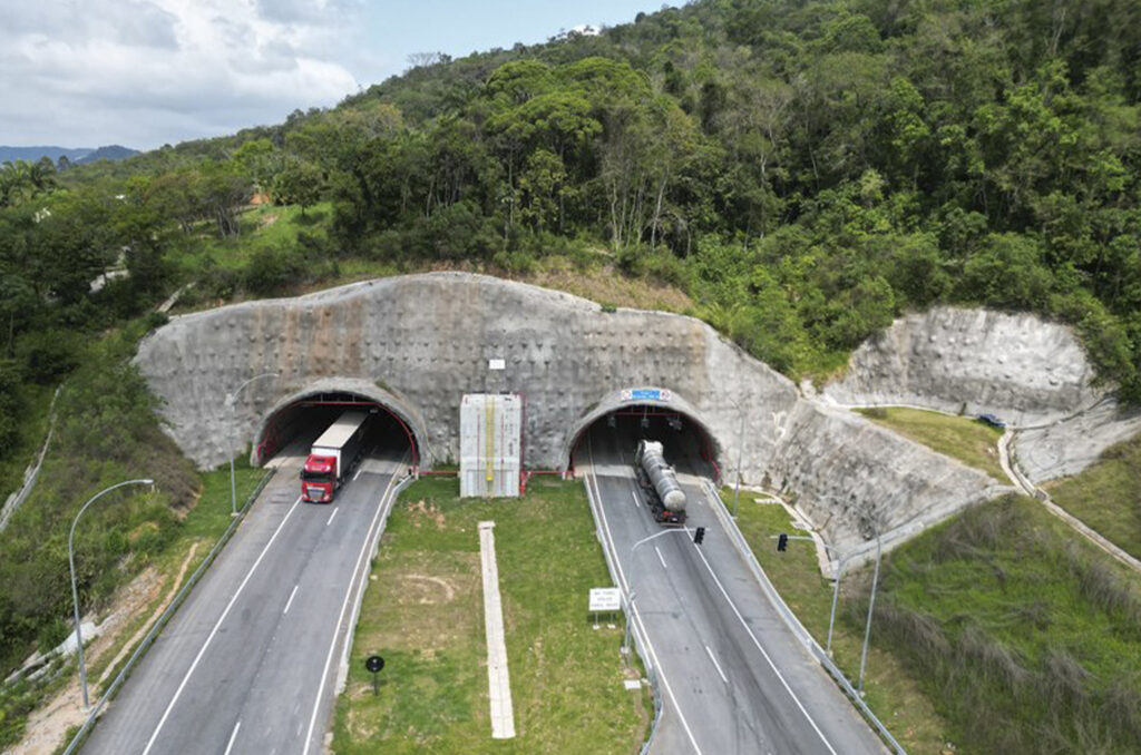 Manutenção em túneis ocasiona bloqueio em Contorno de Florianópolis