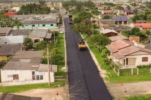 Segue colocação de asfalto na antiga Interpraias até Gaivota