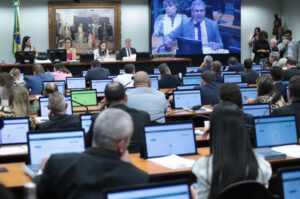 CCJ aprova proposta que permite ao Congresso suspender decisão do Supremo
