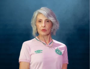 Outubro Rosa: Chapecoense apresenta nova camisa em homenagem as mulheres