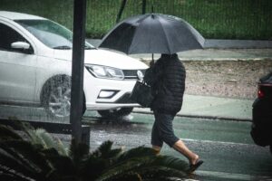 Florianópolis entra em estado de atenção devido à chuvas intensas