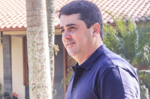 Max Luiz assume como prefeito interino de Içara por 12 dias