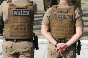 Jovem é preso após ameaçar a própria mãe com martelo em Sombrio