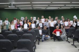 Prefeitura de Criciúma realiza entrega de escrituras para 36 famílias