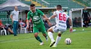 Brusque e Chapecoense se enfrentam na luta contra os rebaixamento