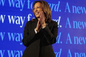 Kamala Harris está usando o rádio para conquistar eleitores de estados indecisos