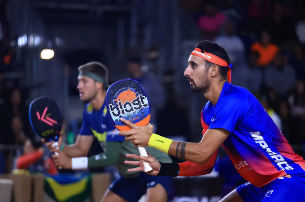 Atletas de cinco países disputam competição de beach tennis em SC