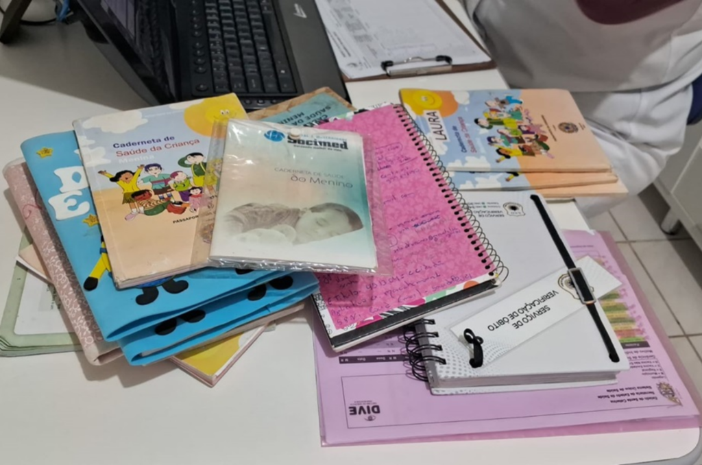 Após casos de coqueluche, carteiras de vacina são conferidas em cidade do Sul