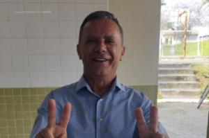 Candidato Claudir Bitencourt (PL) vota em Capivari de Baixo