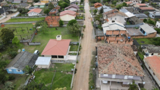 Ordens de serviço para drenagem e pavimentação de cinco ruas são assinadas em Imbituba