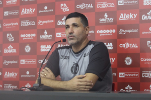 Futebol e fé caminham lado a lado: a promessa do técnico Eduardo Souza