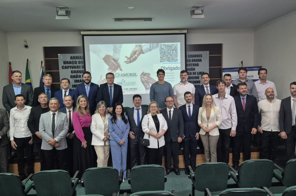 Amurel realiza encontro de prefeitos e vice-prefeitos eleitos