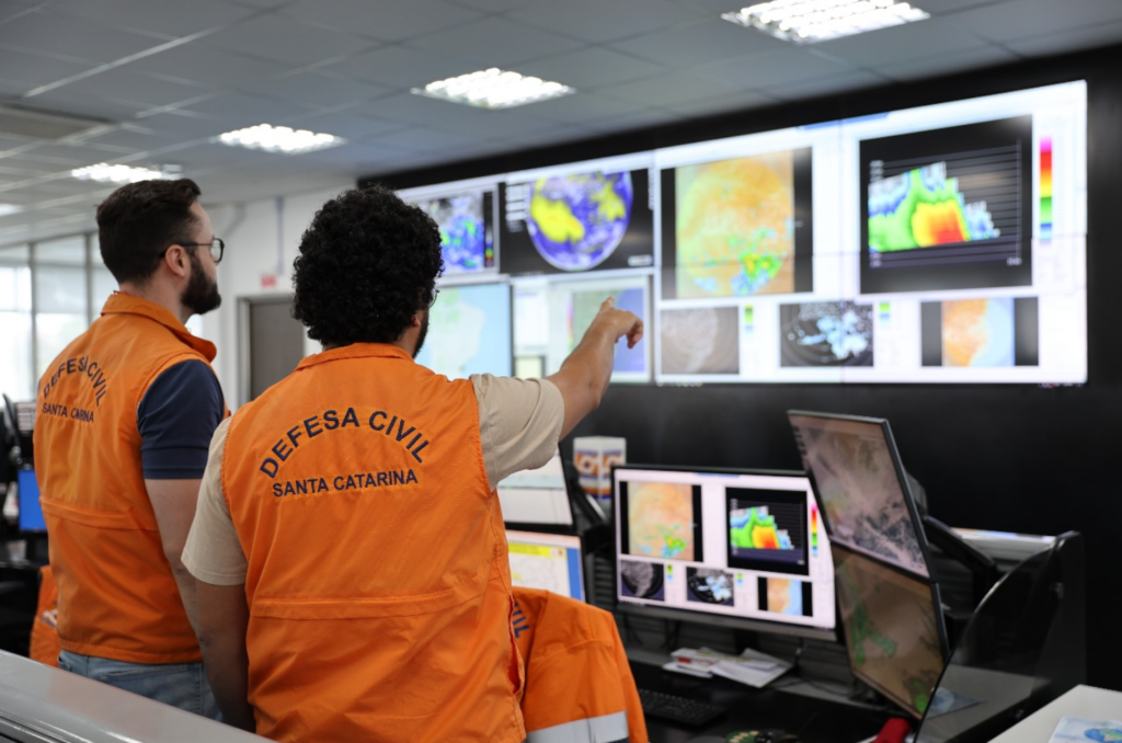 Defesa Civil emite alerta para chuva volumosa em quase todas as regiões de Santa Catarina