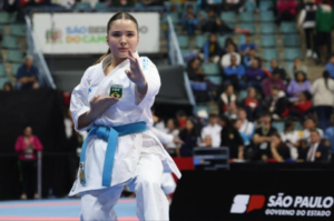 Letícia Cardoso brilha no Campeonato Mundial de Karatê e busca medalha na Itália