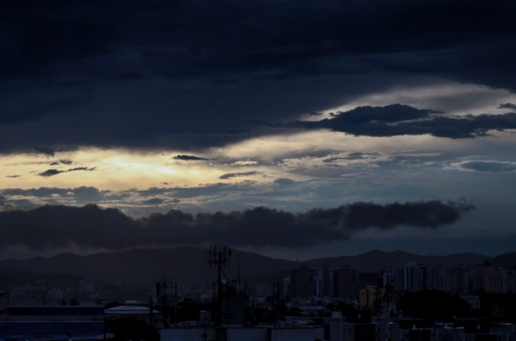 Mais tempestade? Confira a previsão do tempo para as próximas horas