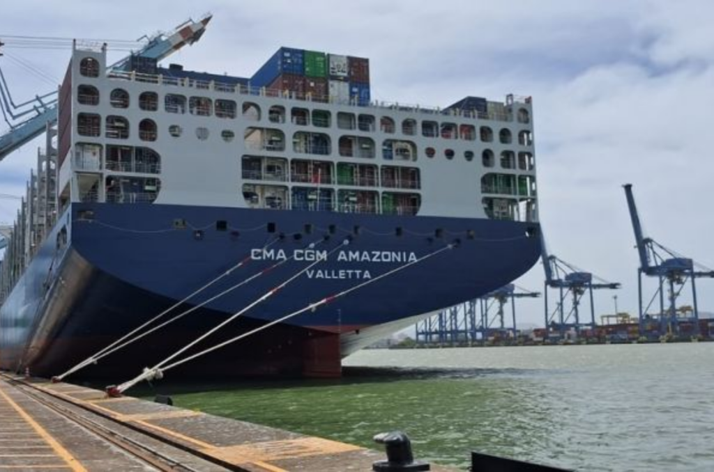 Porto de Itajaí recebe maior navio de sua história