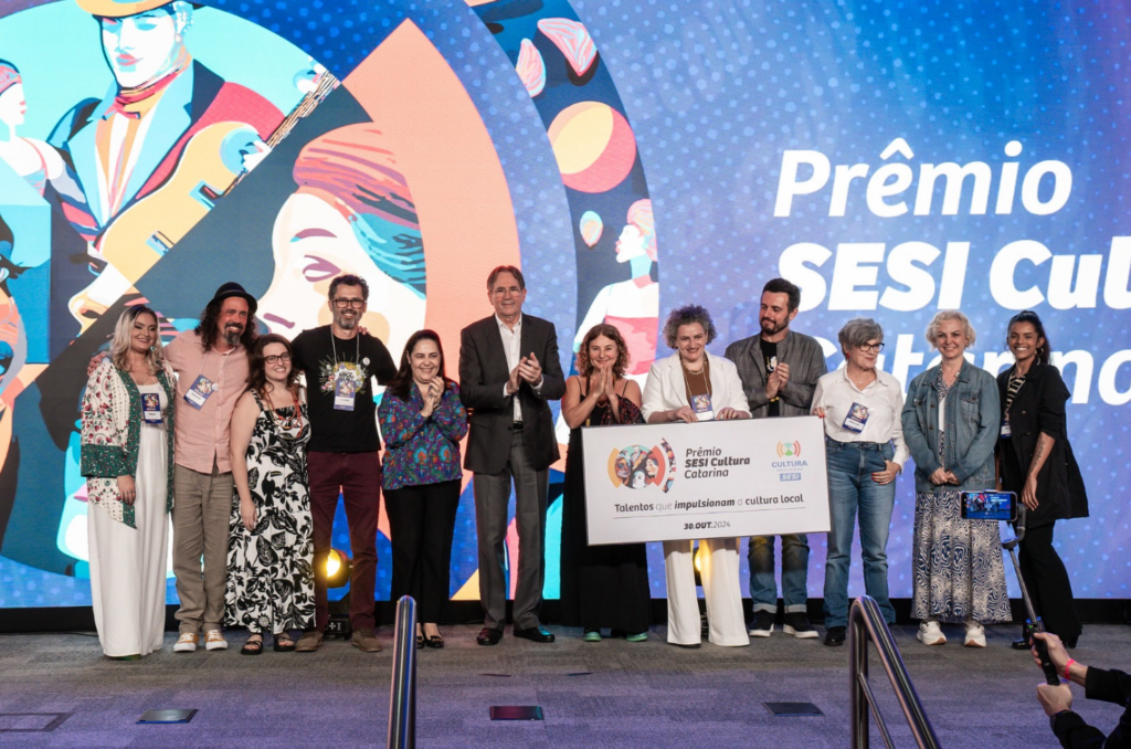 Grupo de teatro de Criciúma ganha prêmio com espetáculo "Arroz e Feijão em: Colapso no Sistema"