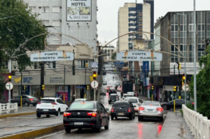 Semáforos sem energia causam transtorno em trânsito no Centro de Tubarão